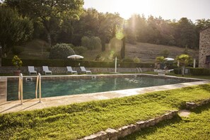 حمّام سباحة خارجي