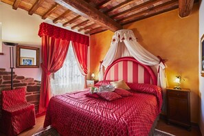 7 quartos, ferros/tábuas de passar roupa, Wi-Fi, roupa de cama