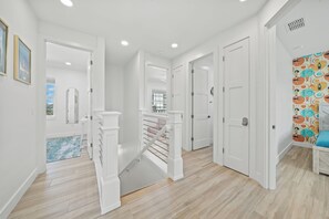 Interior - Launch Pad 5/4.5 with En Suites- Beach access (Cocoa Beach)