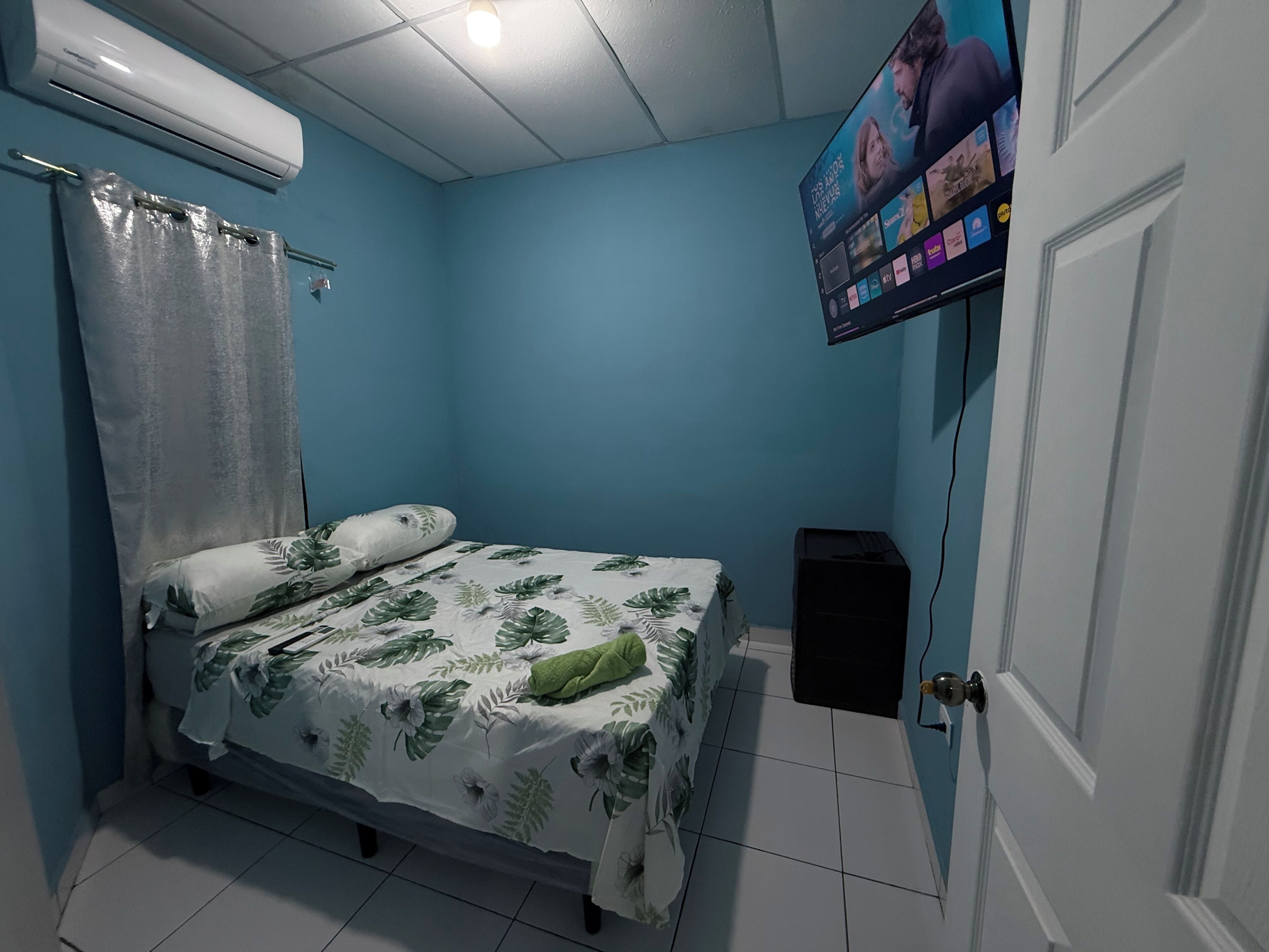 3 dormitorios, tabla de planchar con plancha, wifi gratis y ropa de cama