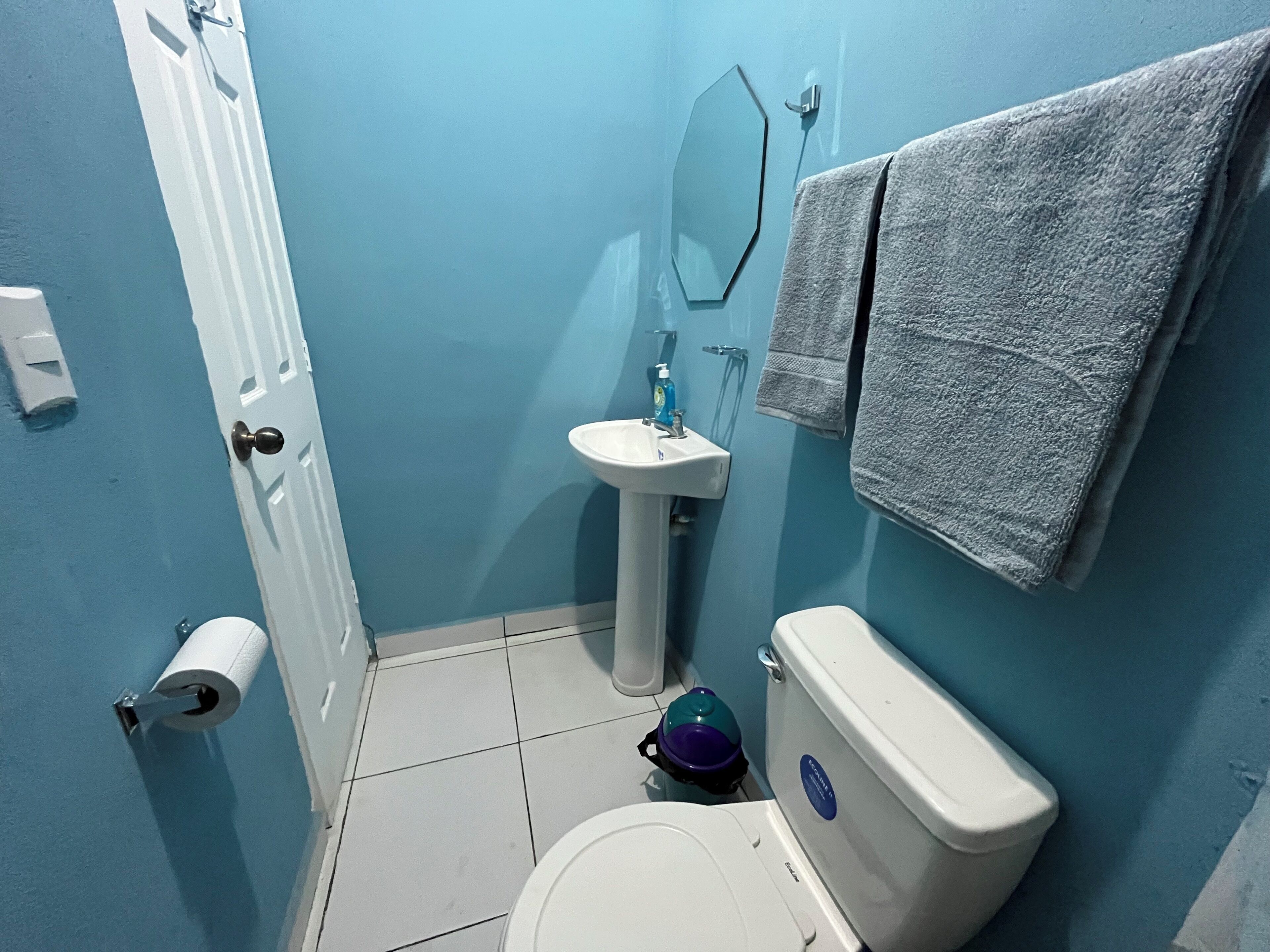 Handtücher, Seife, Shampoo, Toilettenpapier