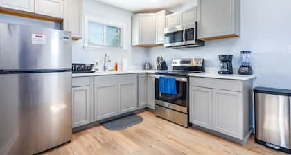 Pelican's Nest 1 Bedroom Apt with Lake Access