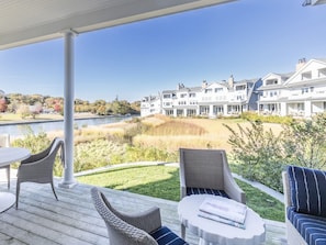 Garden - Canoe Place Waterfront Residences (Hampton Bays)
