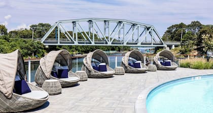 Canoe Place Waterfront Residences