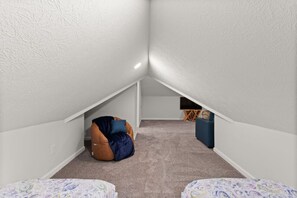 2 bedrooms, desk, iron/ironing board, travel cot