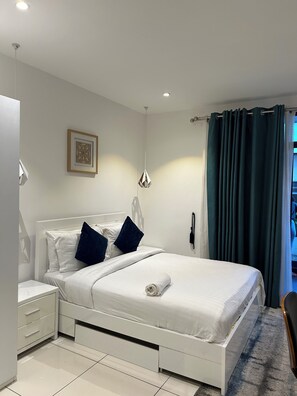1 slaapkamer, een strijkplank/strijkijzer, wifi, beddengoed