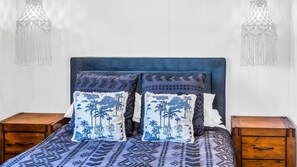 3 bedrooms, iron/ironing board, free WiFi, bed sheets - Bellvilla - Currawong Suite (Merimbula)