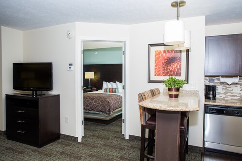 King Suite, Breakfast, Pool, Near Univ of Nebraska