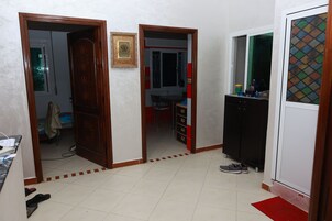 Basic lakosztály, kilátással a városra | Nappalirész | Számítógép-monitor és nyomtató