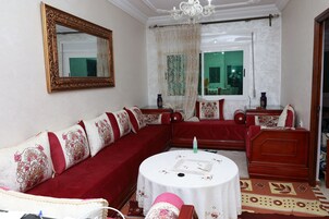 Basic lakosztály, kilátással a városra | 3 hálószoba, sötétítőfüggöny, hangszigetelés és vasaló/vasalódeszka