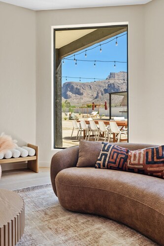 Views - Heated Pool - 10 person Hot Tub - Golf - Game Room - Pickleball Court