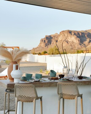 Outdoor dining - Views - Heated Pool - 10 person Hot Tub - Golf - Game Room - Pickleball Court (Apache Junction)