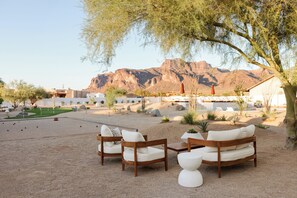 Property grounds - Views - Heated Pool - 10 person Hot Tub - Golf - Game Room - Pickleball Court (Apache Junction)