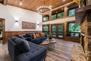 Smart TV, chimenea, oficina, monitor de computadora