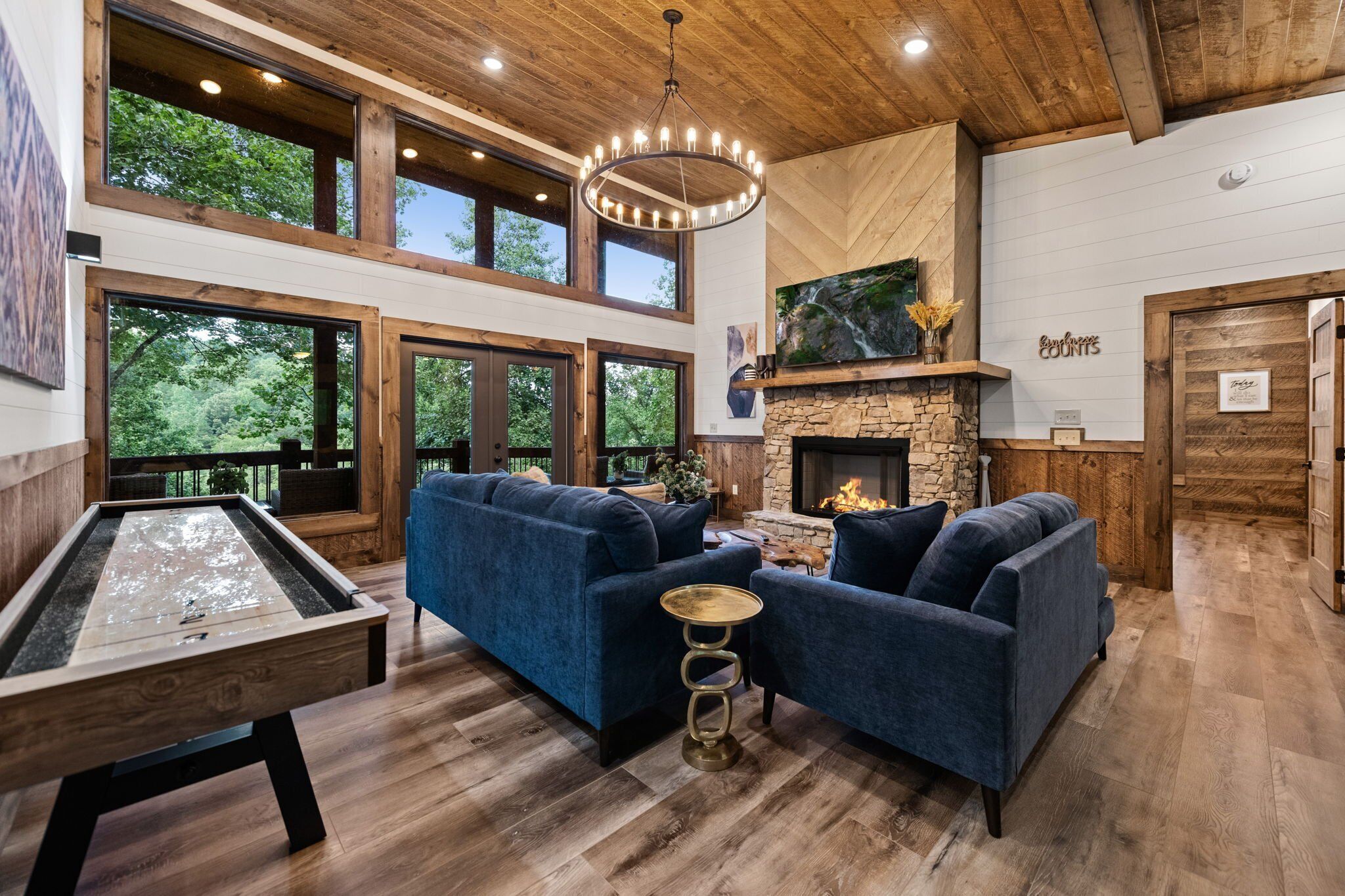 Smart TV, fireplace, offices, computer monitors