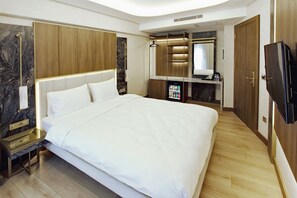 Classic Room | Premium bedding, down comforters, desk, laptop workspace - Erba Sultanahmet (Istanbul)