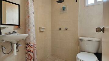 Rumah Basic, patio | Kamar mandi