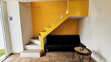Casa básica, patio | Área de sala de estar | Televisión de pantalla plana