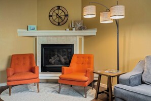 Télévision, cheminée