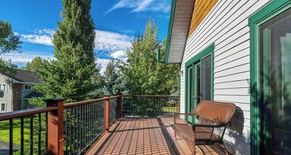 Thistlebrook Rendezvous, Direct Ski Area Views, the Perfect Retreat for up to 8 guests!