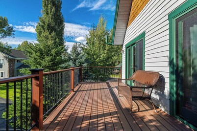 Thistlebrook Rendezvous, Direct Ski Area Views, the Perfect Retreat for up to 8 guests!