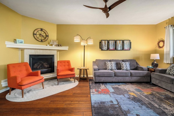 Large living space in Thistlebrook Rendezvous, enough room for everyone to sit comfortably!