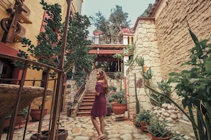 Courtyard - Suites Amanecer by Casa del Sótano (Oaxaca)