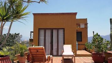 Comfort Suite, Balcony, City View | Terrace/patio