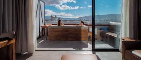 Design-Suite, Balkon, Stadtblick | Ausblick vom Zimmer