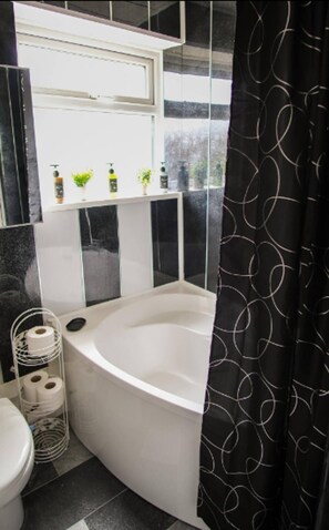 House | Bathroom | Shower, hair dryer, towels