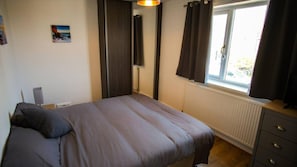 Ferienhaus | 4 Schlafzimmer, Bügeleisen/Bügelbrett, kostenloses WLAN, Bettwäsche