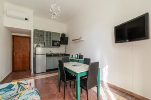 Micro-ondes, plaque de cuisson, grille-pain