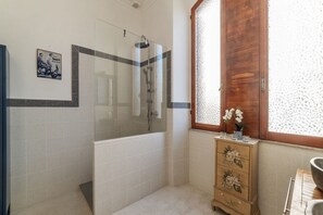Regadera y bidet 