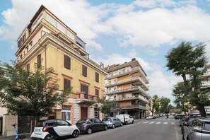Exterior - GuestHost - Cozy apartment of about 55 sqm located on the first floor, two in total, a building without a lift (NOT suitable for disabled). At the entrance there are several steps.The accommodation can accommodate up to 4 people.The accommodation is loca (Roma)