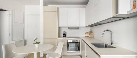 Kühlschrank, Ofen, Herdplatte, Geschirrspüler