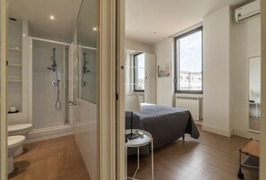Dusche, Haartrockner, Bidet