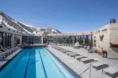 2BR Cliff Club Retreat – Ski-In/Ski-Out!
