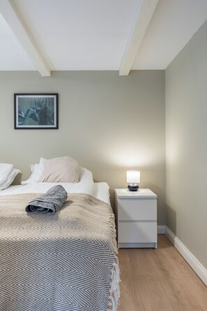 2 bedrooms, iron/ironing board, WiFi, bed sheets