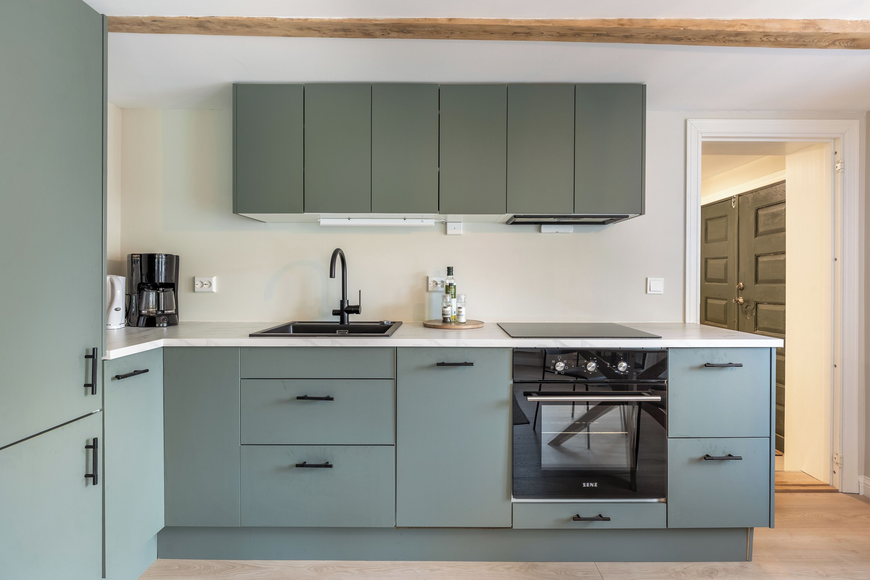 Ovn, kokeplater og oppvaskmaskin