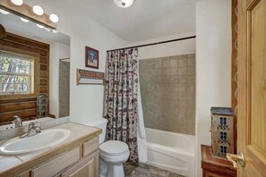 Douche, sèche-cheveux, serviettes fournies