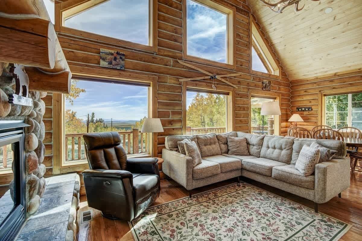 تلفزيون، مدفأة، كرة قدم الطاولة، مكتب