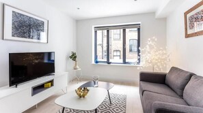 Flat-screen TV - Oxford Circus Apartments (London)