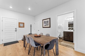Condo (2 Bedrooms) | Tiện nghi, dịch vụ nơi lưu trú