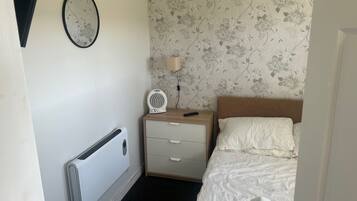 2 bedrooms, iron/ironing board, free WiFi