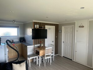 Chalet | Dining - Chalet for Hire in Florida Hemsby (Great Yarmouth)