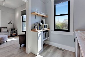 Interior - Miller House-Modern Remodel 2BR Historic Townhome blocks to downtown Noblesville (Noblesville)