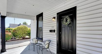 Miller House-Modern Remodel 2BR Historic Townhome blocks to downtown Noblesville