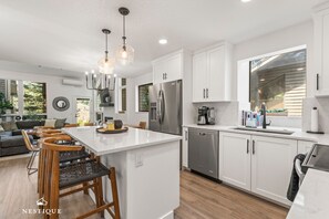 Fridge, microwave, oven, stovetop - *New To Market* Family-Friendly Canyons Village Red Pine Retreat (Park City)