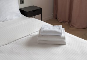 2 slaapkamers, een bureau, een strijkplank/strijkijzer, wifi