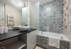 Hair dryer, towels, soap, shampoo - Bemowo Deluxe Apartment (Warszawa)